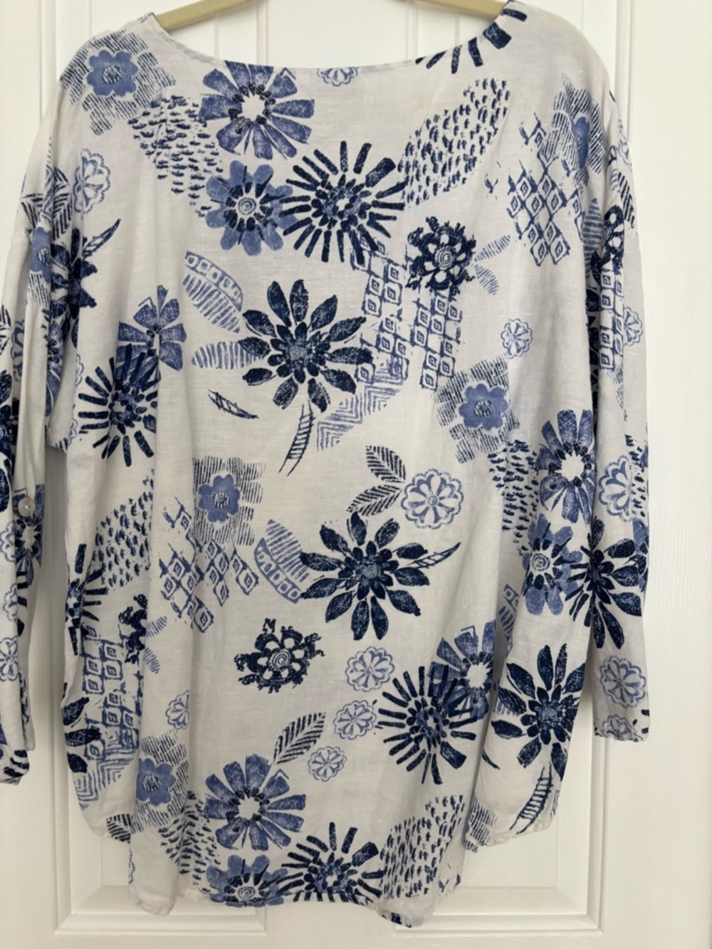 Hot Cotton Linen White 3/4 Sleeve Scoop Neck Top with Blue Floral Print - Picture 2 of 3